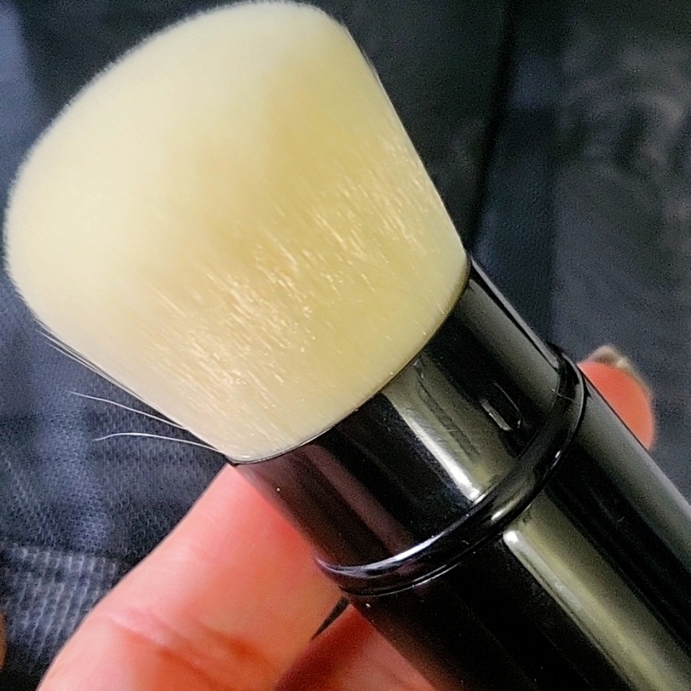 *** (3/$20) A Brand New Make-Up Brush 😍😍😍 ***
